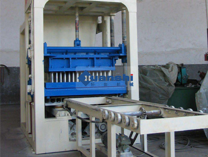 QT10-15型全自動液壓砌塊機